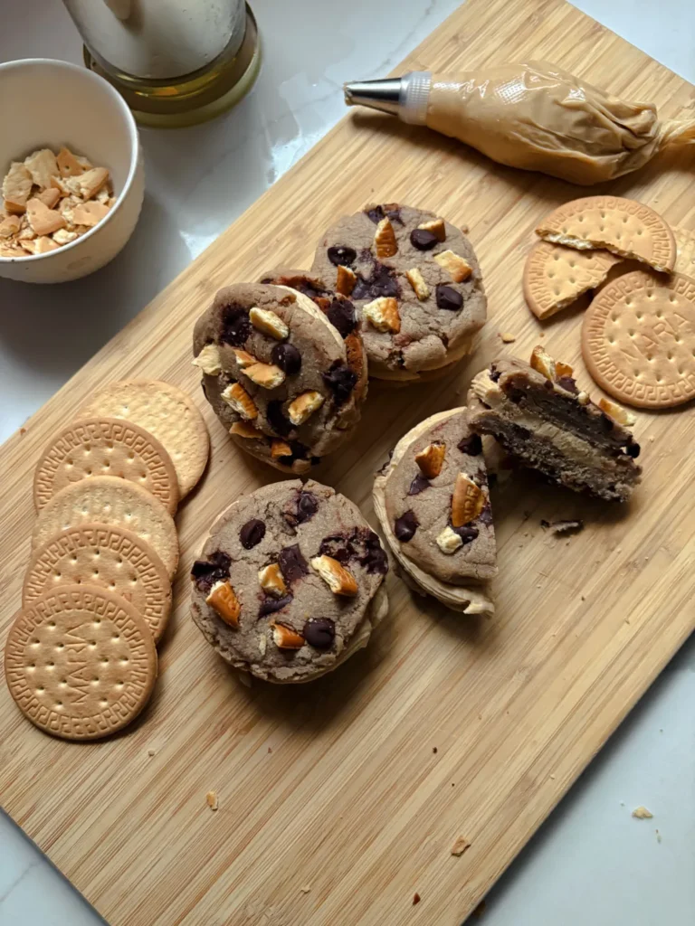 Biscuit Pudding Cookie Sandwich